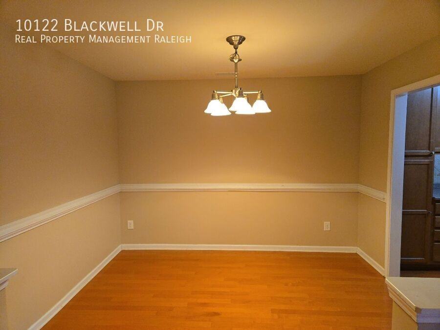 10122 Blackwell Dr - Photo 5 of 15