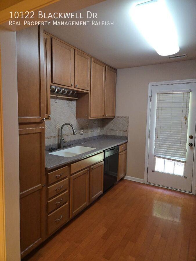 10122 Blackwell Dr - Photo 6 of 15