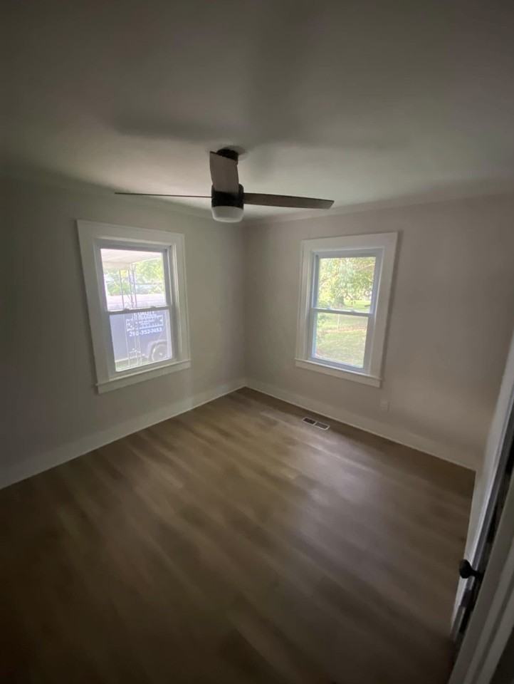 327 S Greensburg St - Photo 3 of 10