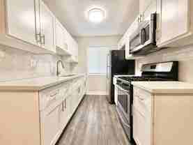 5128 De Longpre Ave #4 - Photo 1 of 1