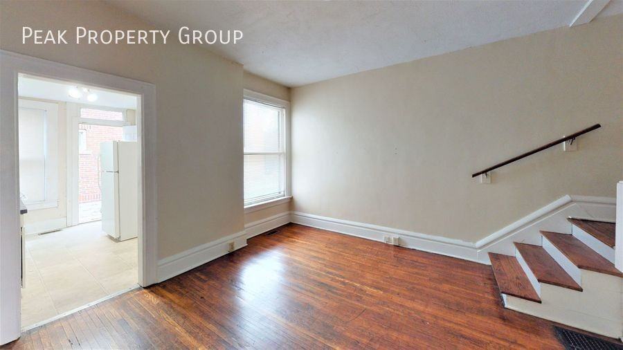 1482 Summit St - Photo 4 of 13