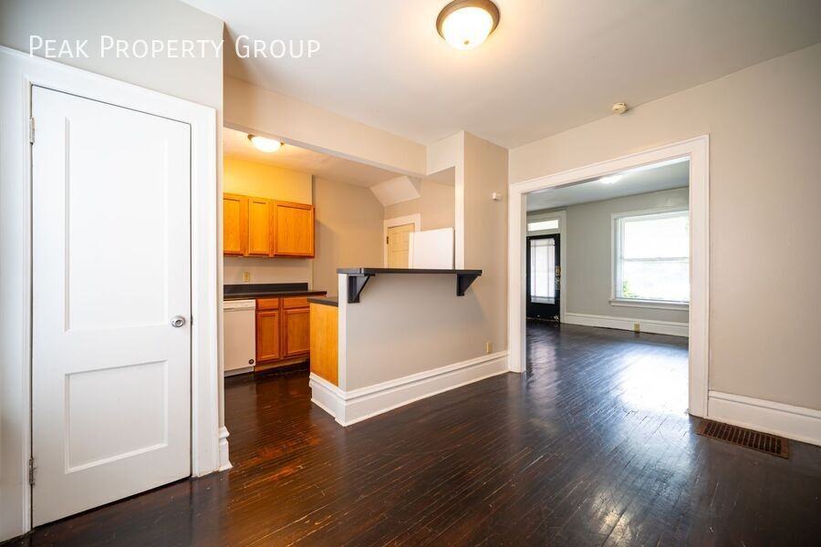 1480 Summit St - Photo 2 of 15