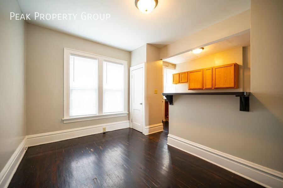 1480 Summit St - Photo 5 of 15