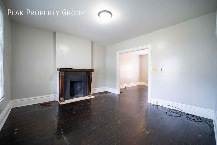 1480 Summit St - Photo 7 of 15