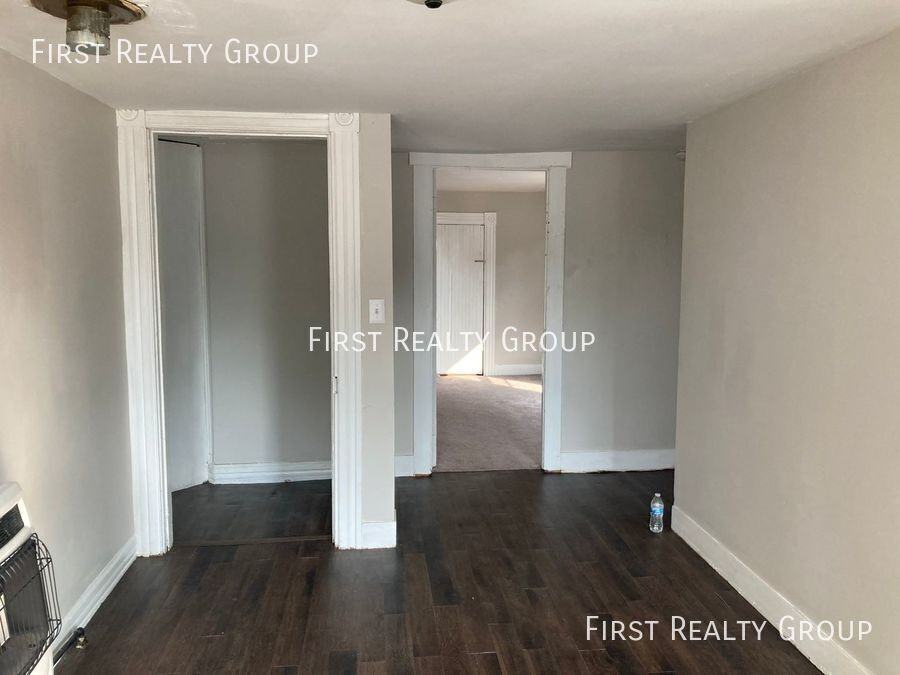 533 S Main St #B - Photo 3 of 10