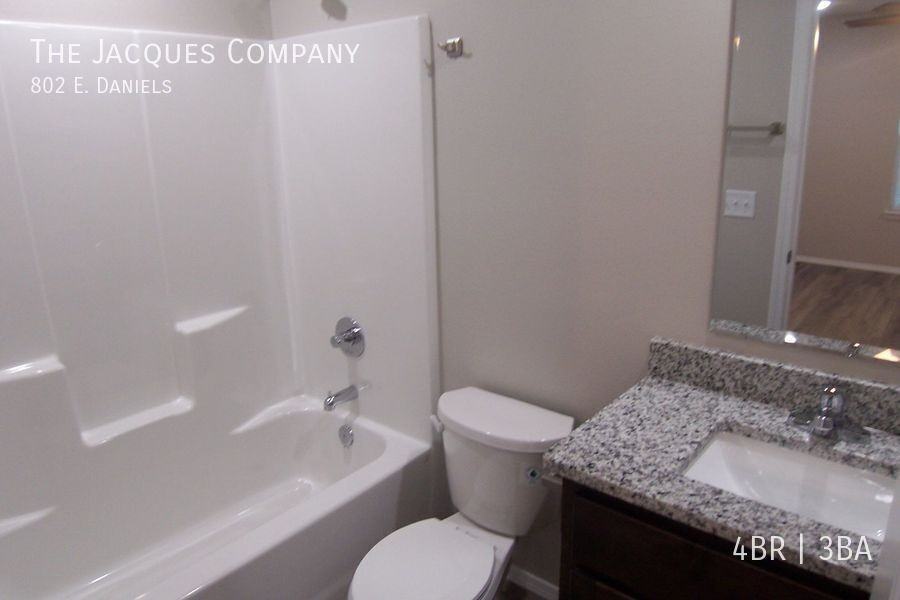 802 West Daniels Lane - Photo 2 of 14