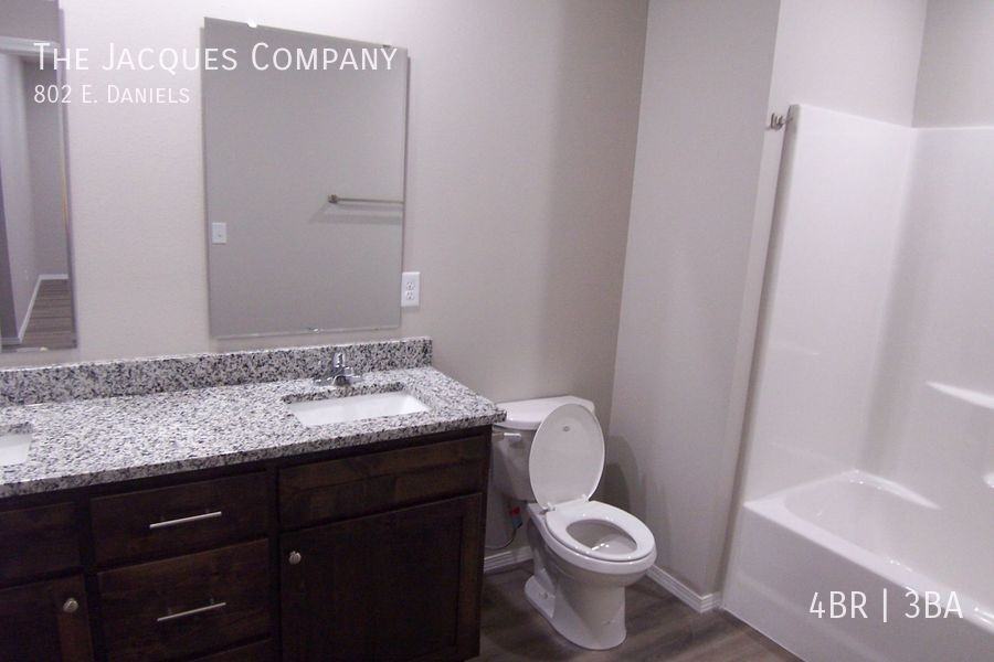 802 West Daniels Lane - Photo 4 of 14