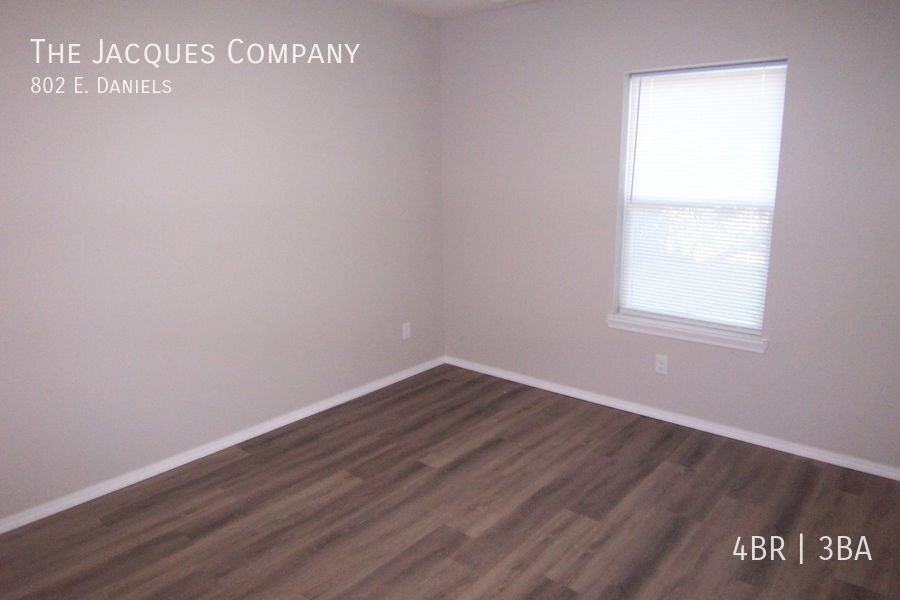 802 West Daniels Lane - Photo 5 of 14