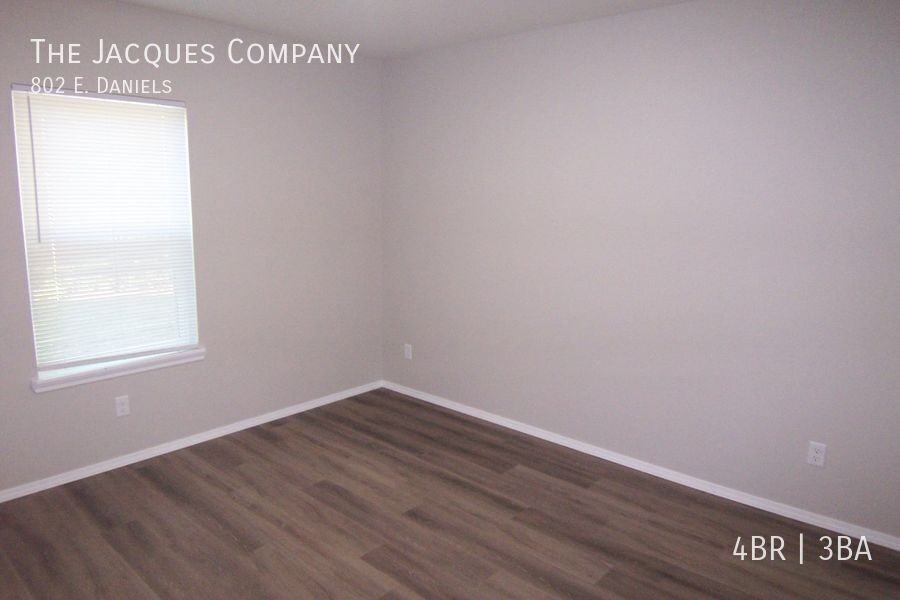 802 West Daniels Lane - Photo 6 of 14