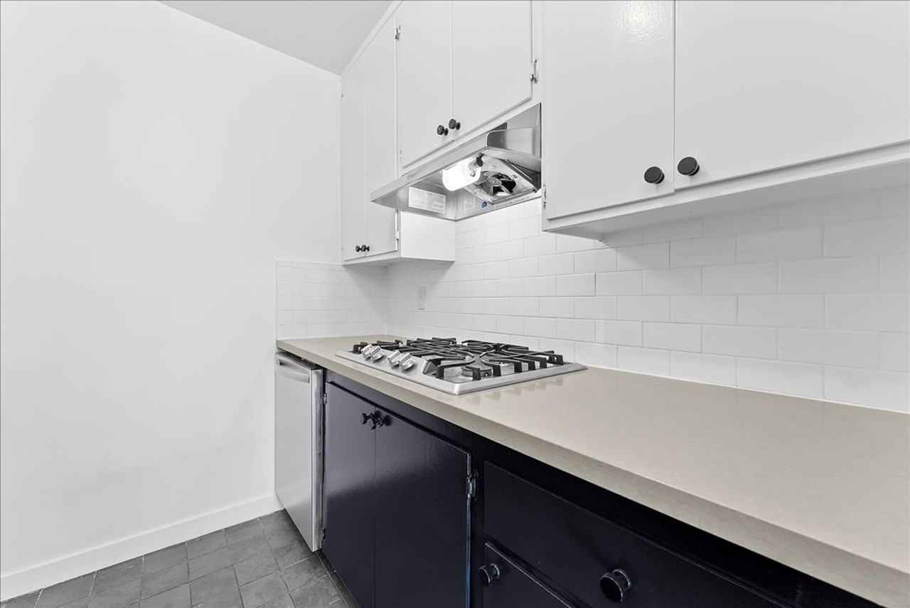 1437 E Windsor Rd #11 - Photo 6 of 22