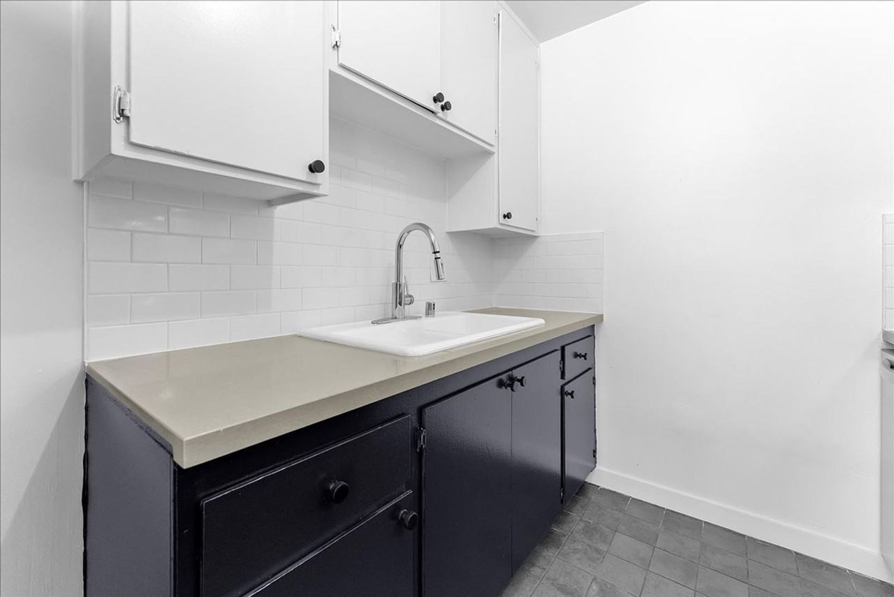 1437 E Windsor Rd #11 - Photo 7 of 22