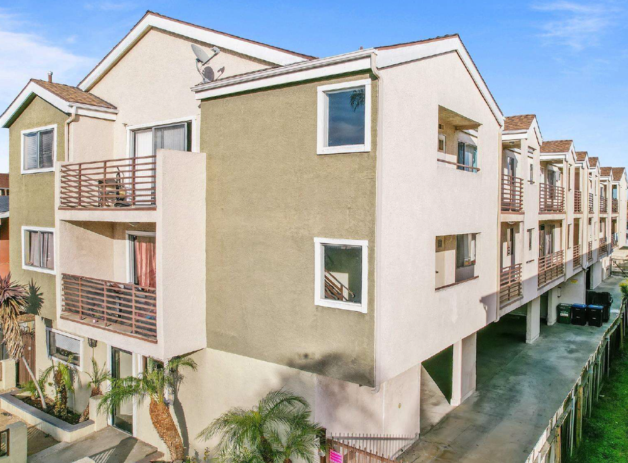 1918 Chestnut Ave - Photo 3 of 9