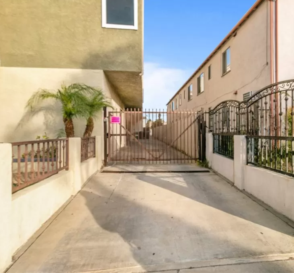 1918 Chestnut Ave - Photo 5 of 9