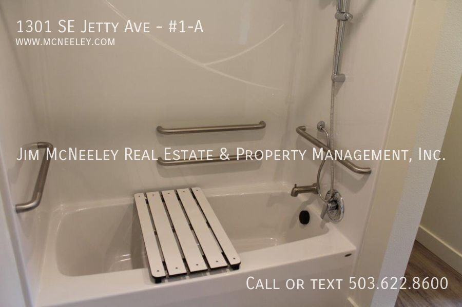 1301 Se Jetty Ave #1A - Photo 7 of 19