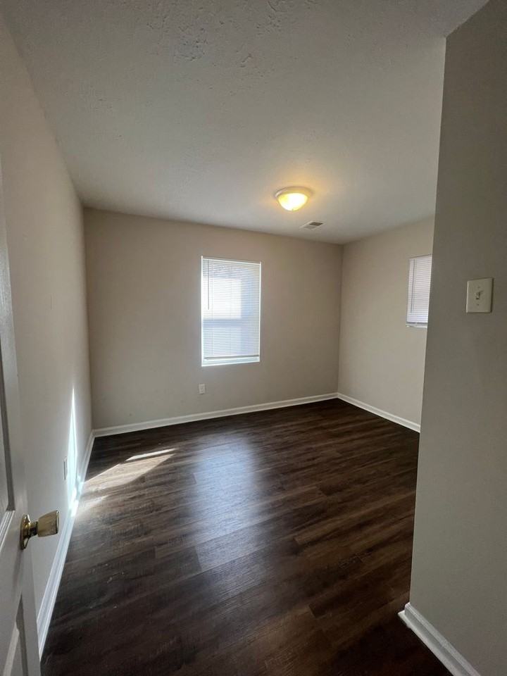 410 Dallas Avenue - Photo 3 of 9