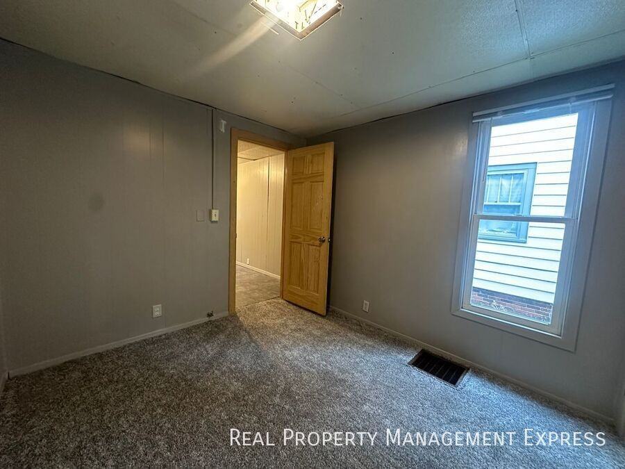 1515 South Norton Avenue - Photo 7 of 9