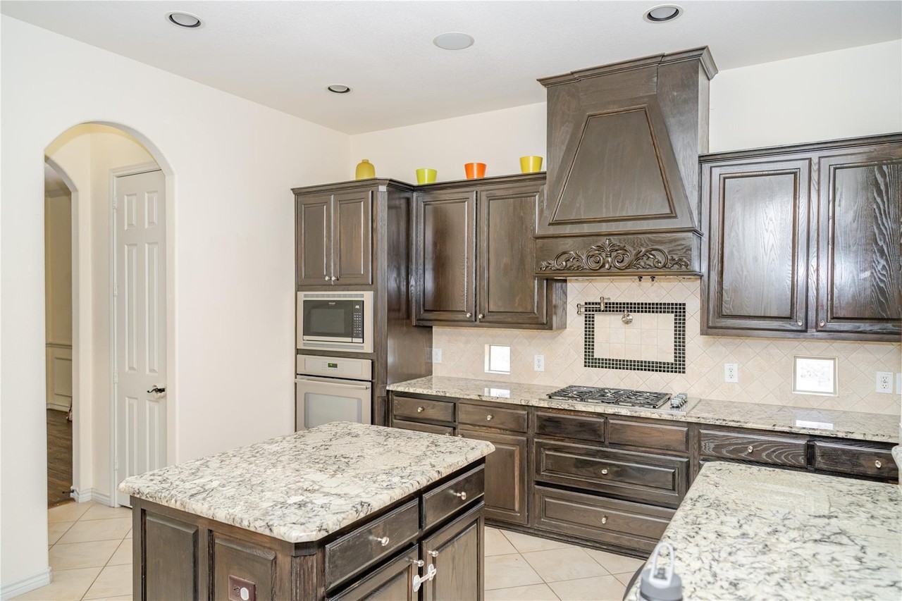 14785 Palm Desert Ln - Photo 6 of 16