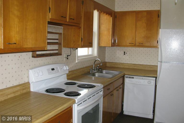 6632 Fenwick Rd - Photo 3 of 24