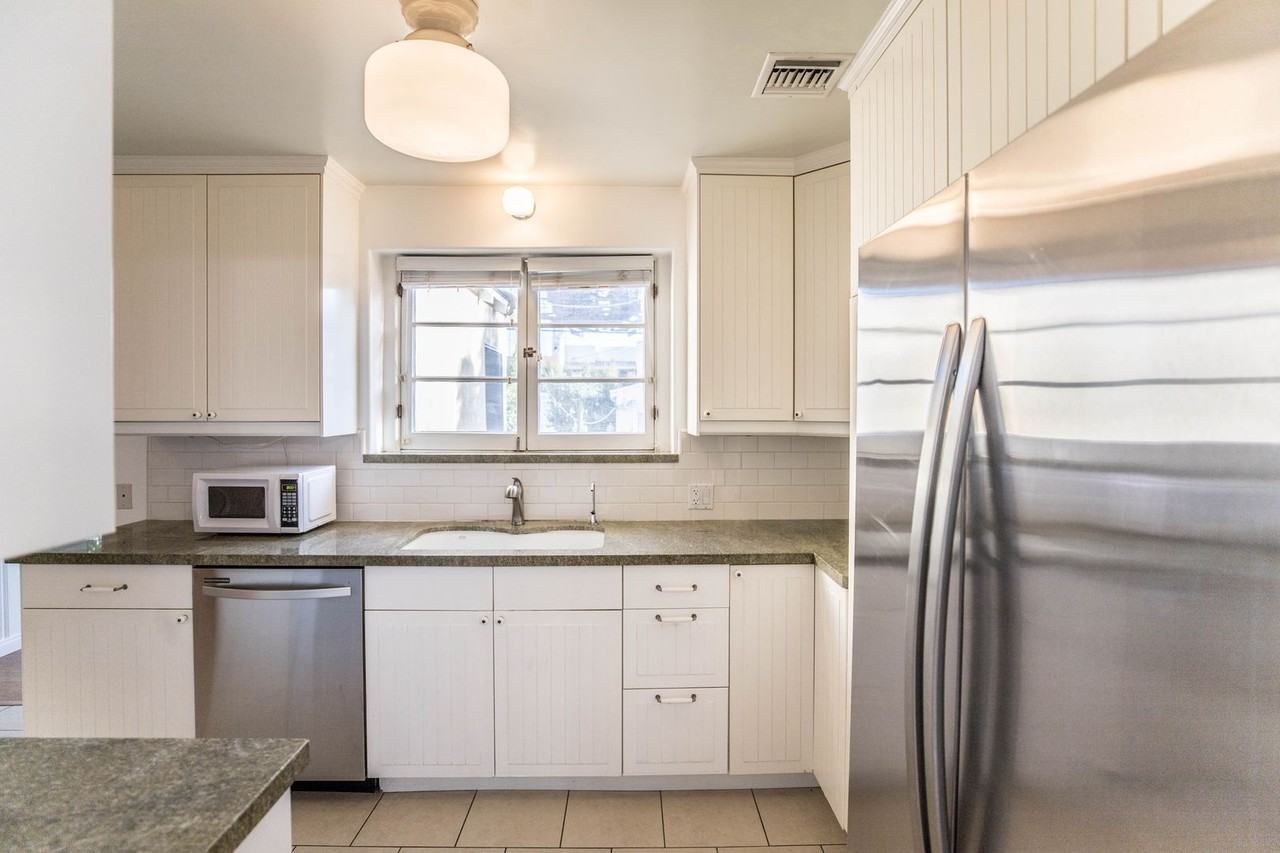 2230 Midvale Ave - Photo 7 of 34