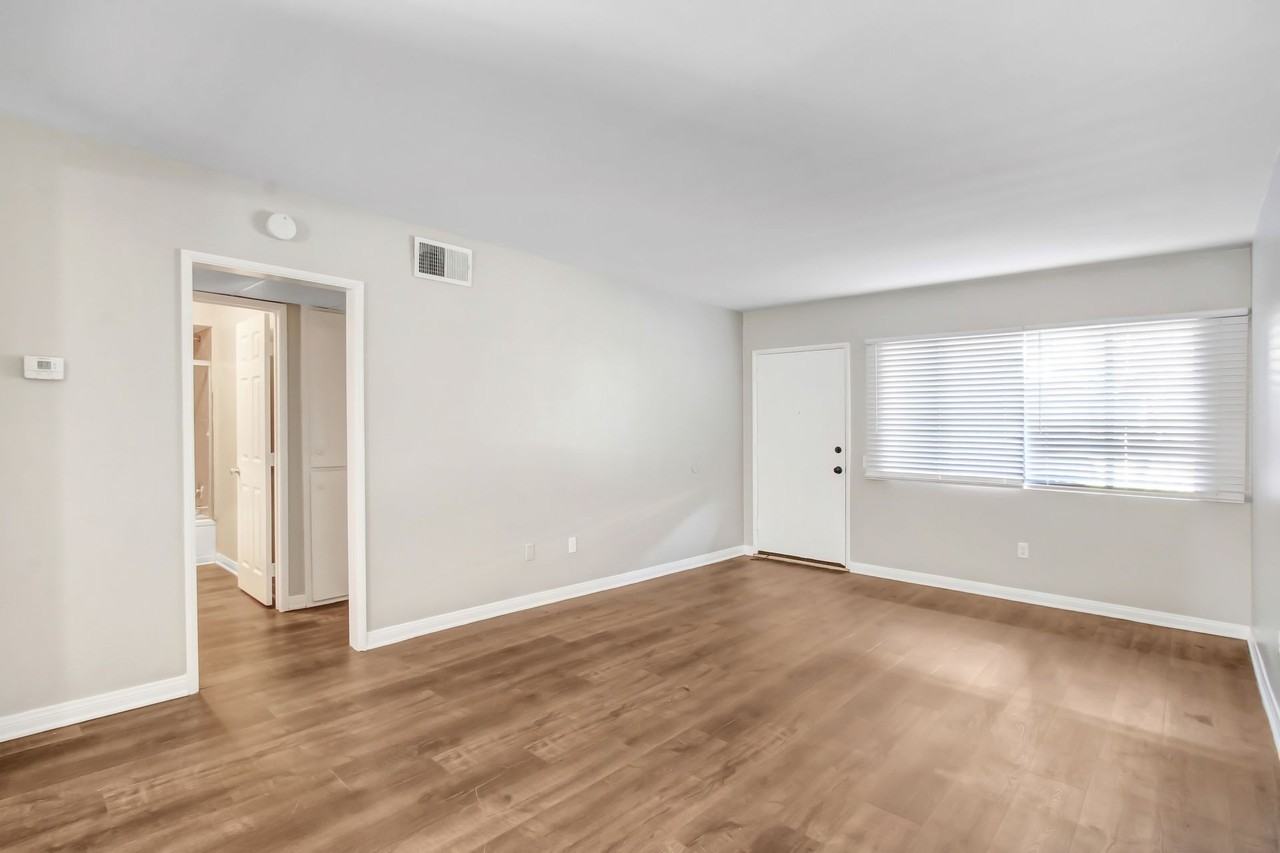 1436 Seventh St - Photo 2 of 9