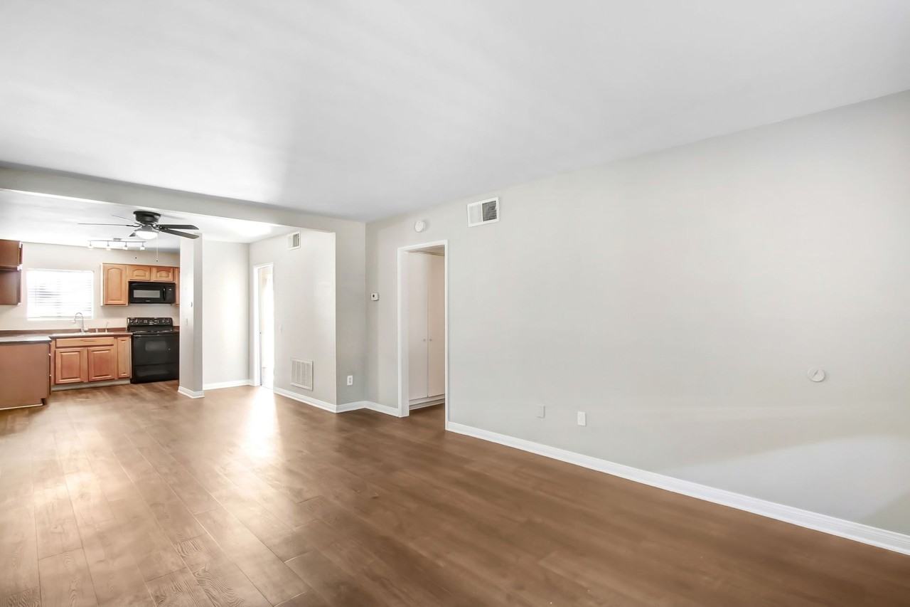 1436 Seventh St - Photo 3 of 9