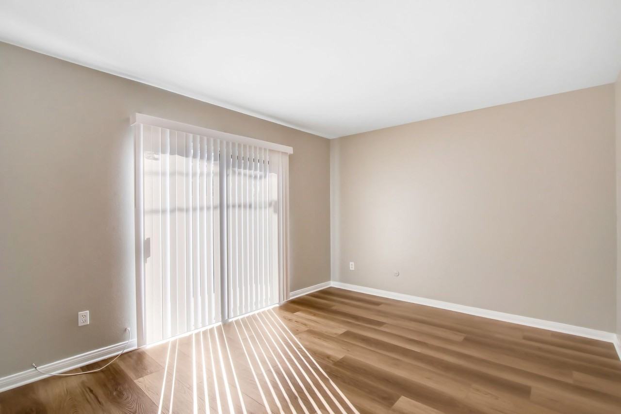 1436 Seventh St - Photo 5 of 9