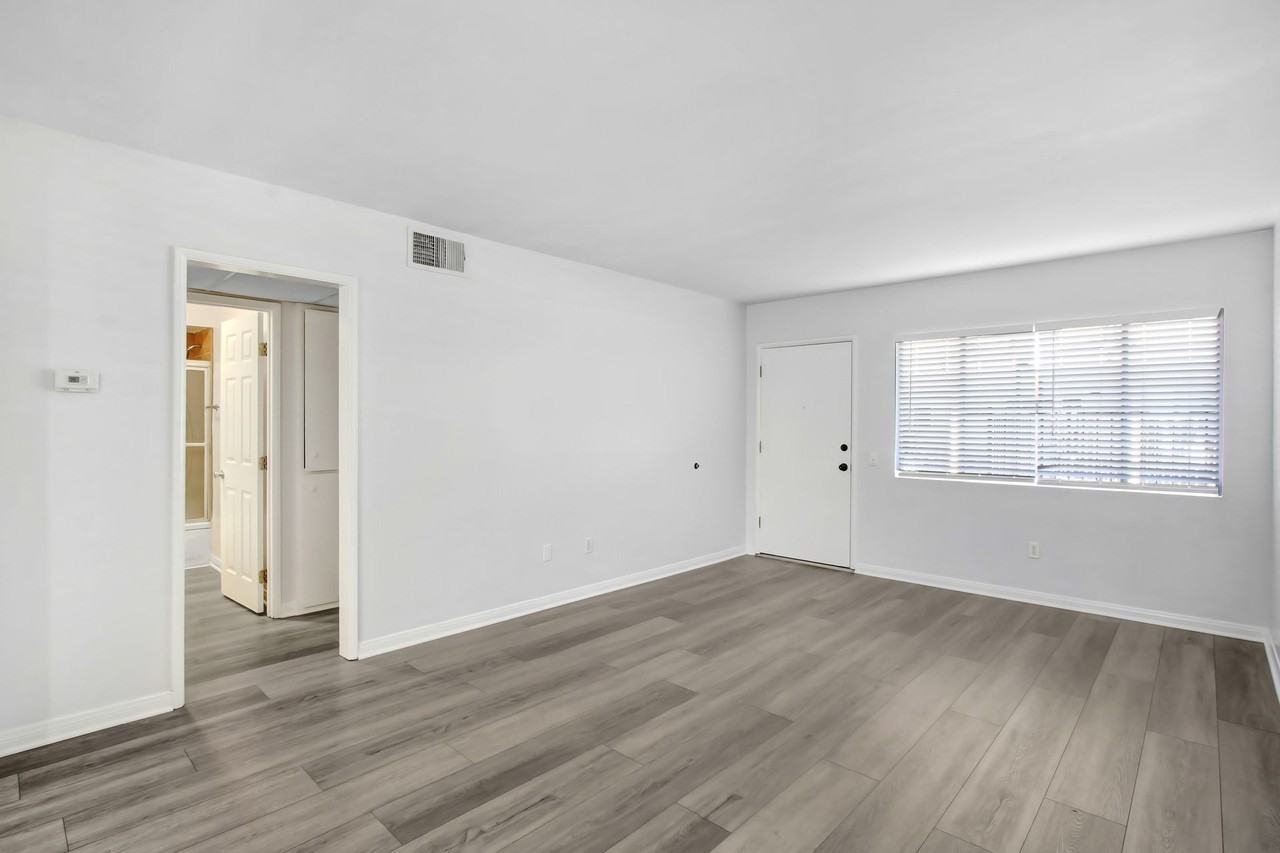 1436 Seventh St - Photo 6 of 9