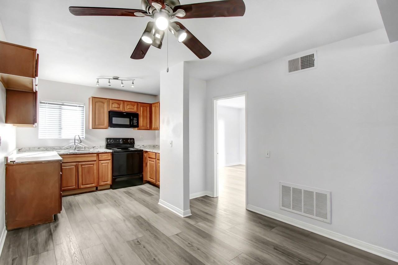 1436 Seventh St - Photo 7 of 9