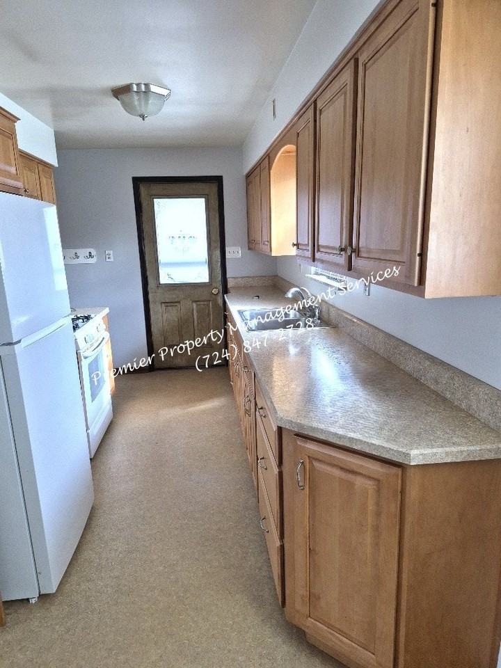 990 Clearview Drive - Photo 3 of 17