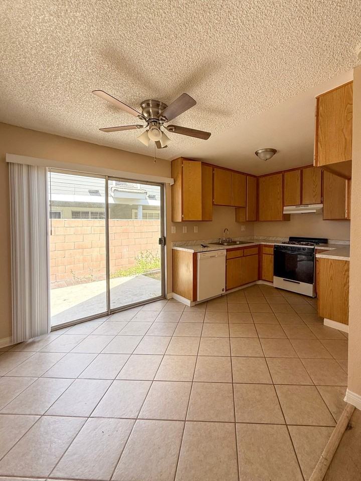 20810 Arline Ave - Photo 2 of 6