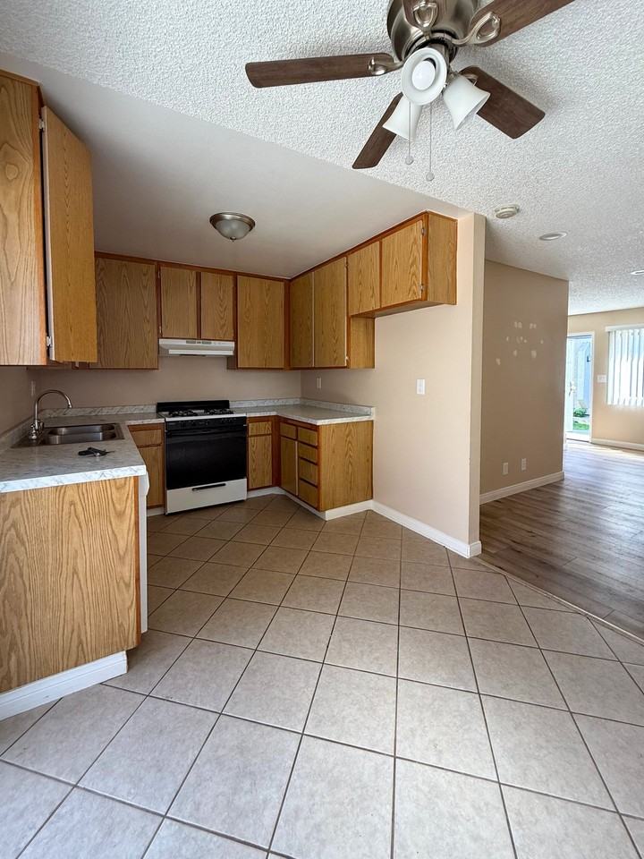 20810 Arline Ave - Photo 3 of 6