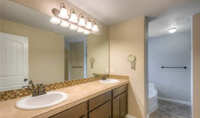 3800 Southlake Dr Se - Photo 6 of 9