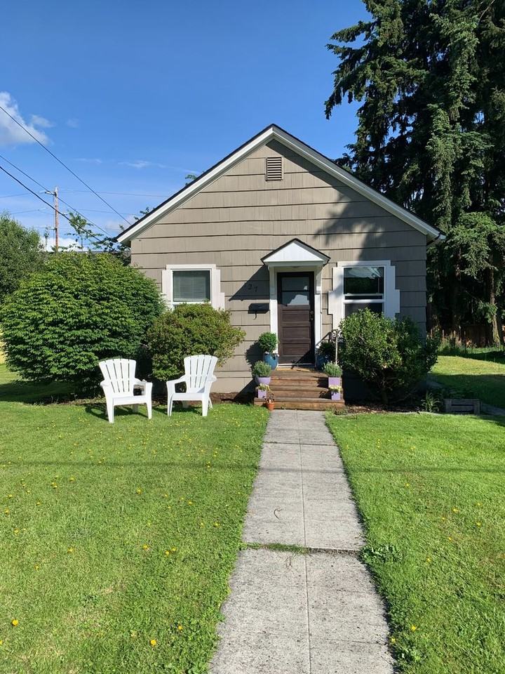 127 Maple Ave - Photo 2 of 14