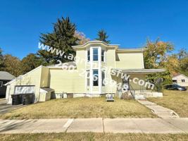 featured image of 702 W Dewald St