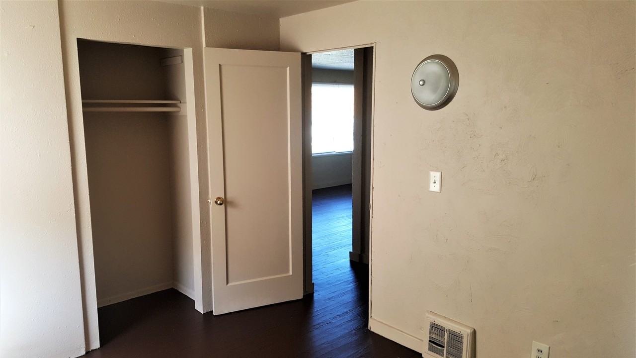 6008 North Douglas Drive - Photo 6 of 8