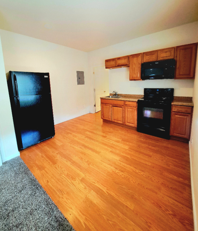 101 Center St #1 - Photo 3 of 6