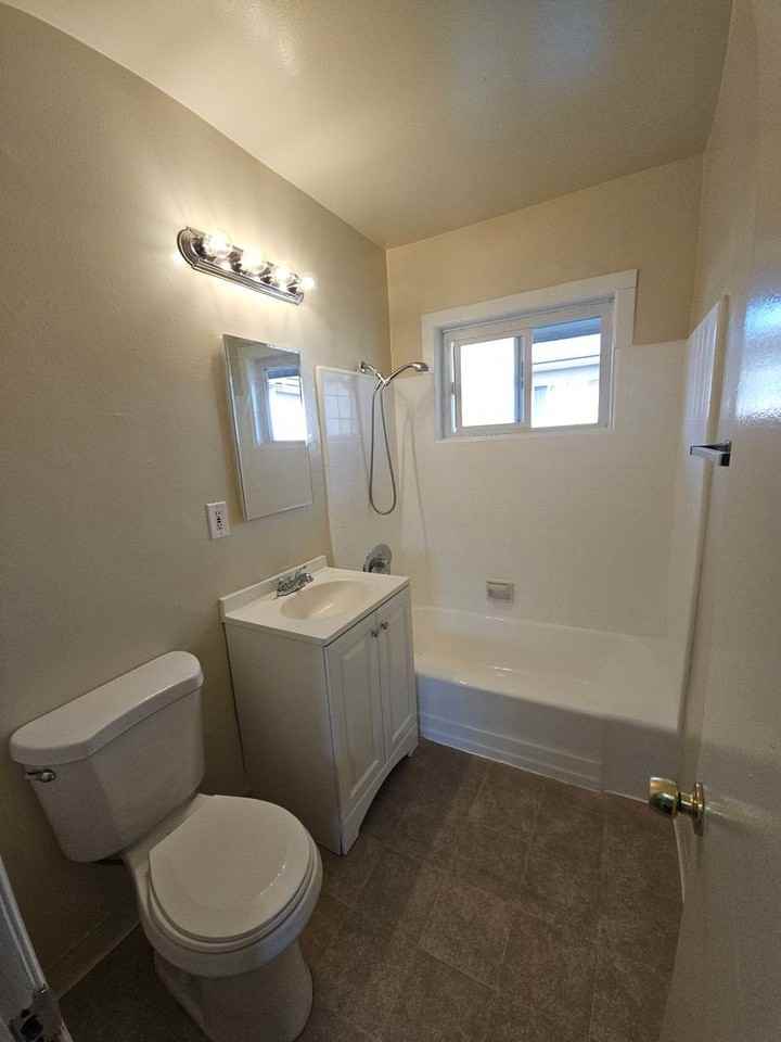 812 S Glendale Ave - Photo 3 of 6