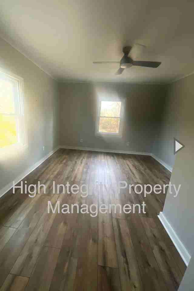 3032 Lake Rd - Photo 2 of 6