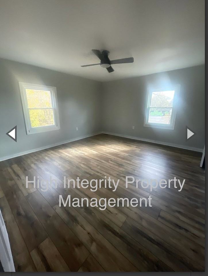 3032 Lake Rd - Photo 3 of 6