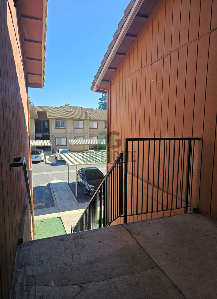 495 Cherry Ln - Photo 4 of 32