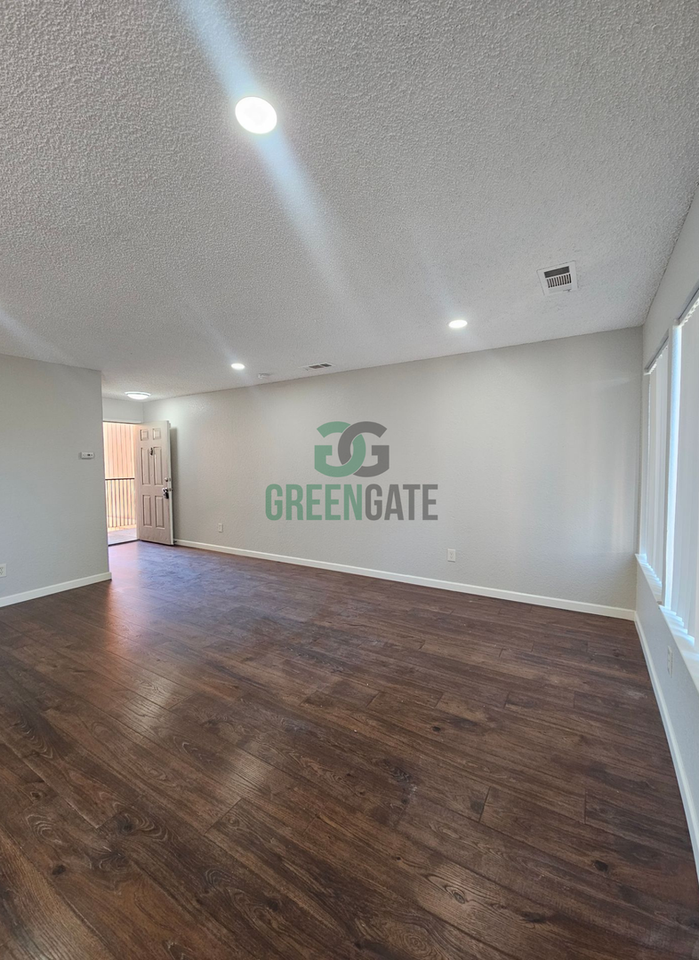 495 Cherry Ln - Photo 7 of 32