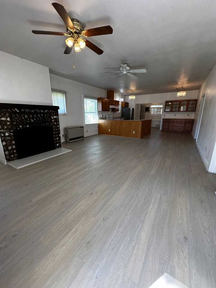 2989 W Line St - Photo 3 of 17