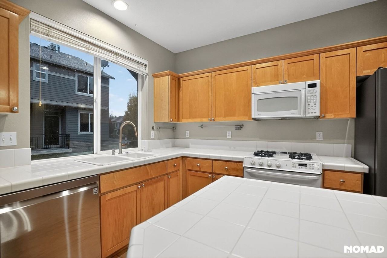 2288 Nw Oak Knoll Pl - Photo 3 of 32