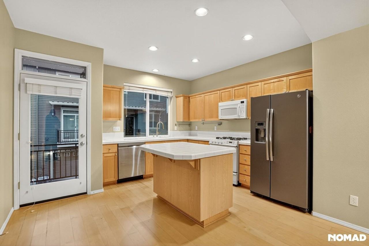 2288 Nw Oak Knoll Pl - Photo 2 of 32