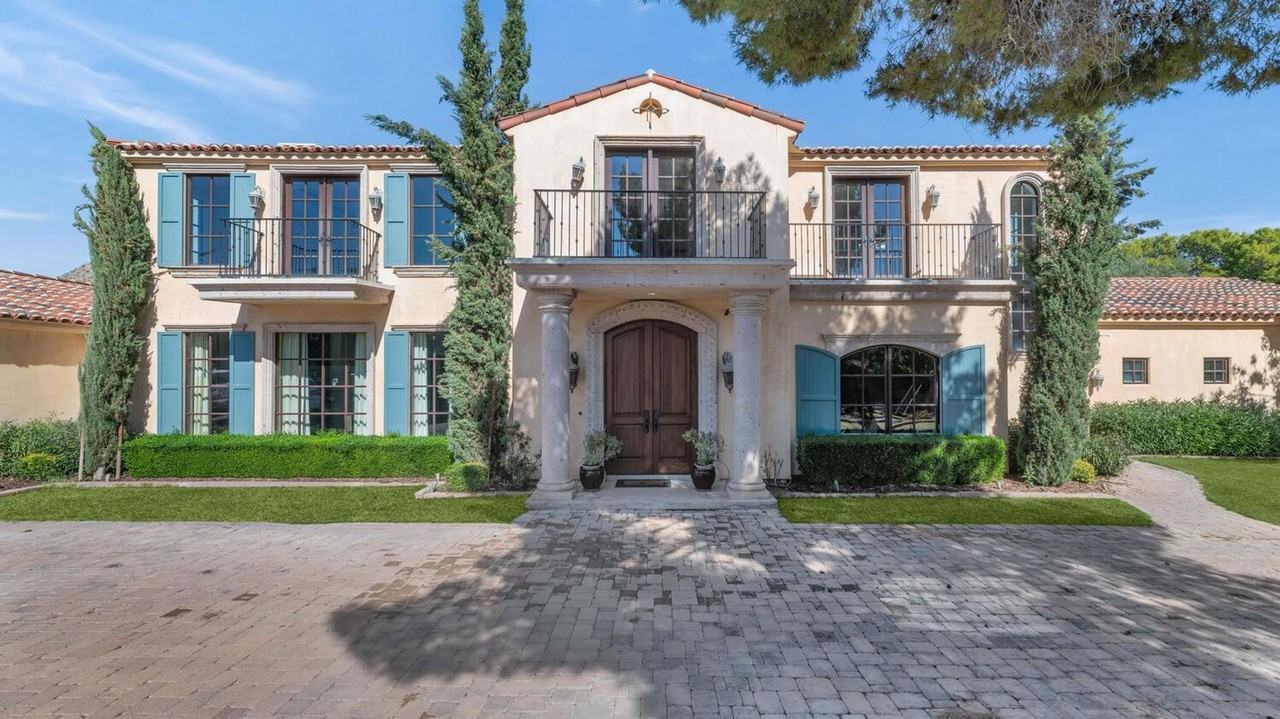 6032 E Lincoln Dr - Photo 2 of 28