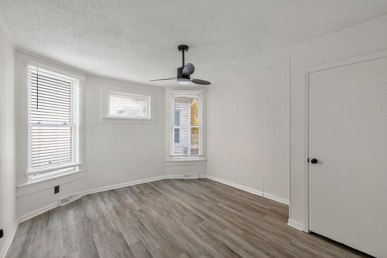 323 S Columbia St - Photo 7 of 30