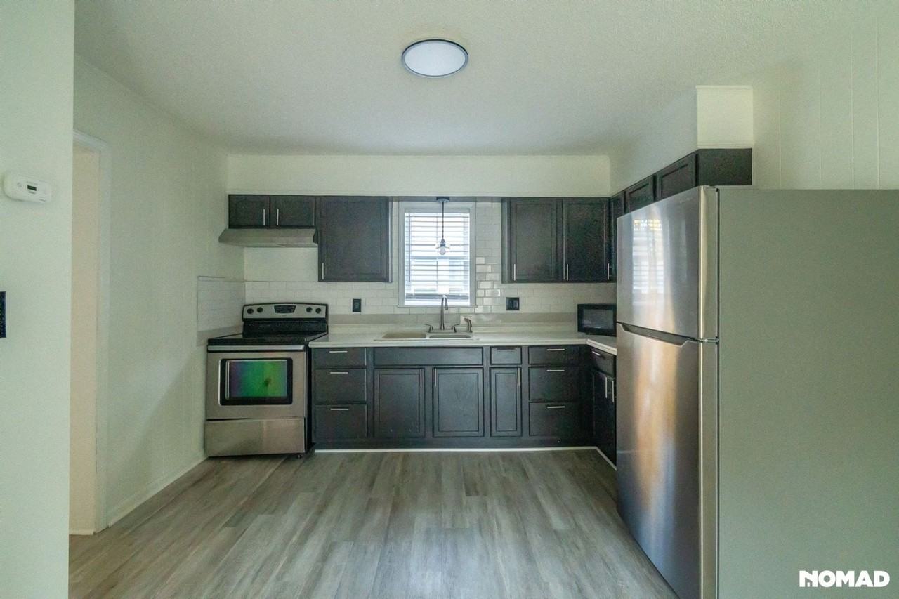 323 S Columbia St - Photo 3 of 30