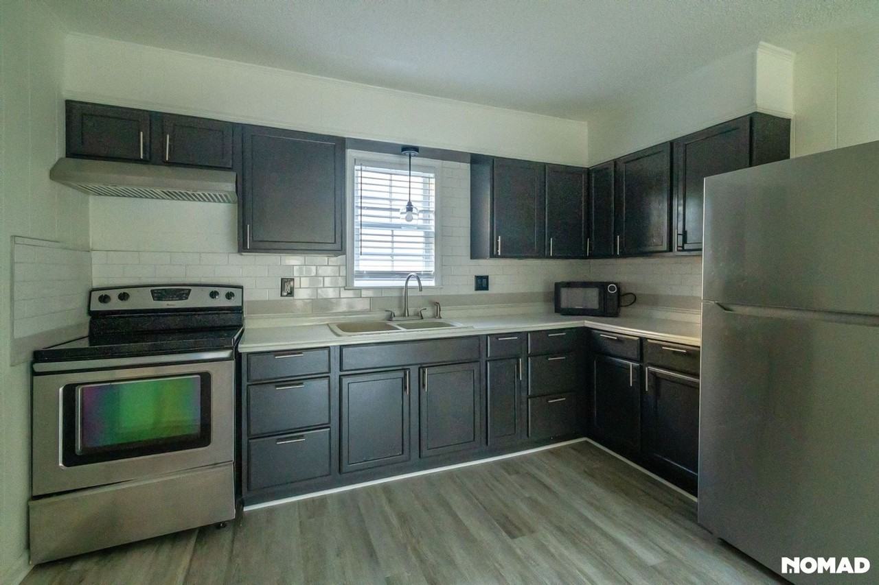 323 S Columbia St - Photo 4 of 30