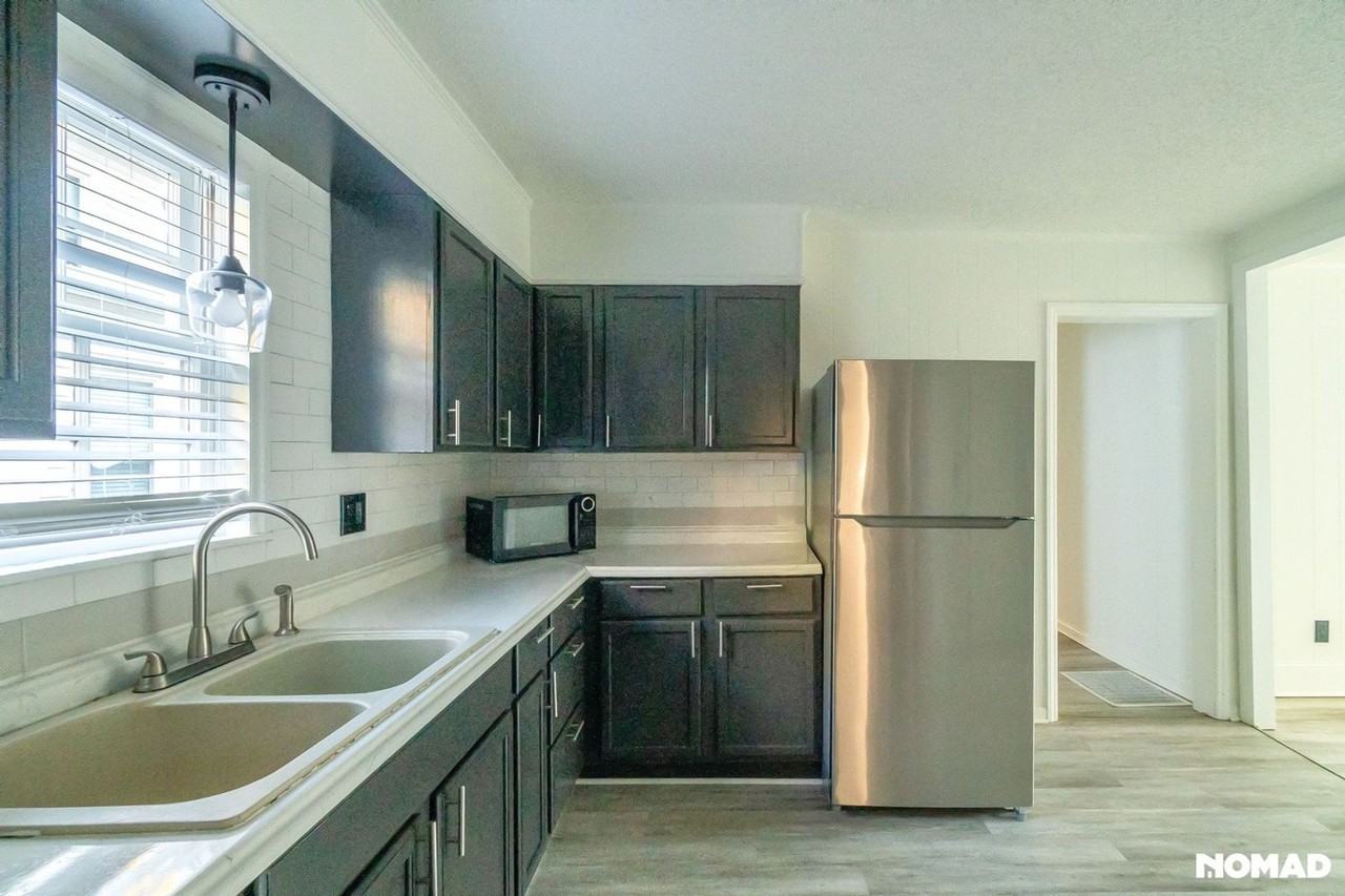 323 S Columbia St - Photo 5 of 30