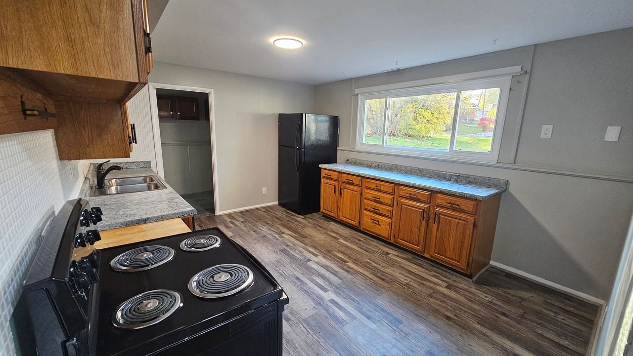 1258 Richard Ct - Photo 3 of 28
